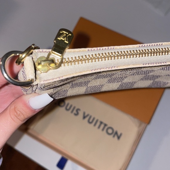 Louis Vuitton Damier Azur Mini Pochette - Picture 3 of 10
